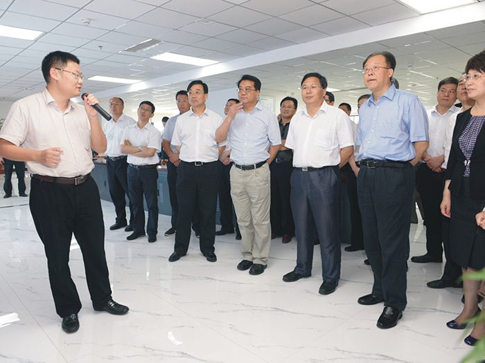 安徽省委常委、合肥市委書記吳存榮，合肥市黨政代表團一行莅臨我集團參觀考察